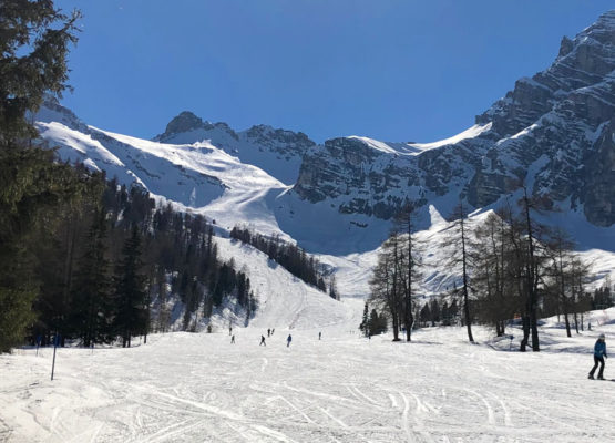 Sonnenski im Skigebiet Schlick2000